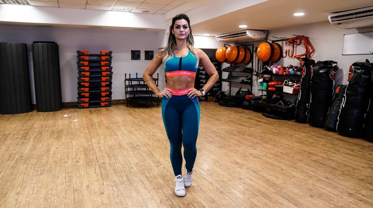 Kelly Key praticando Strong by Zumba
