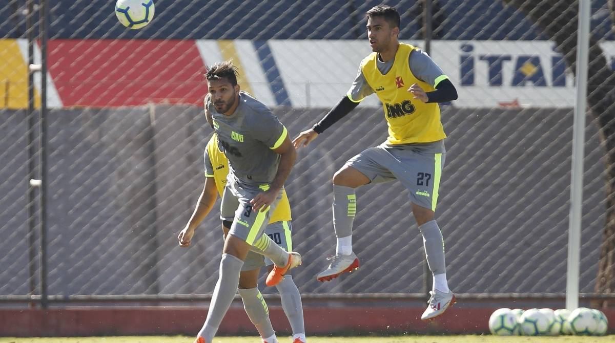 Henr&iacute;quez prega respeito ao pen&uacute;ltimo colocado CSA e alerta que jogo &eacute; decidido em campo - Rafael Ribeiro/Vasco