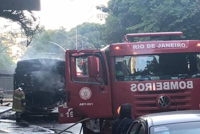 Ãnibus pegou fogo no Flamengo
