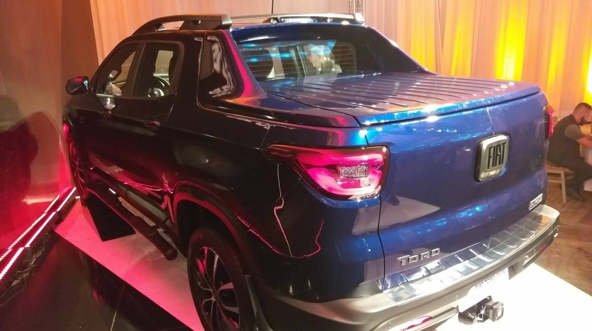 Nova versão Ultra da Toro terá caçamba com capota marítima rígida