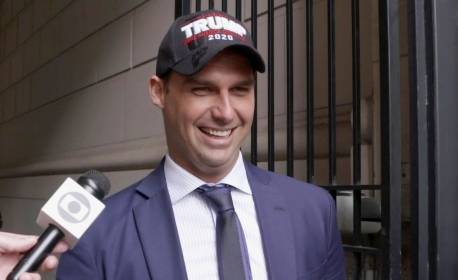 Eduardo Bolsonaro anuncia participação do filho de Trump em evento conservador no Brasil
