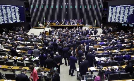 Câmara aprova MP que eleva CSLL para bancos e corretoras