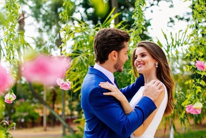 Klebber Toledo e Camila Queiroz - Reprodução