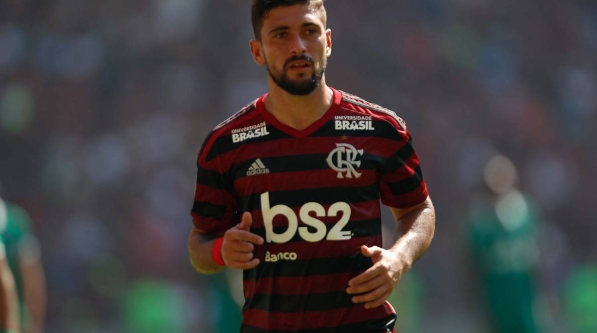 Arrascaeta é convocado e poderá desfalcar o Flamengo em clássico