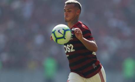 Ex-lateral do Flamengo é anunciado como novo reforço de clube da Série A