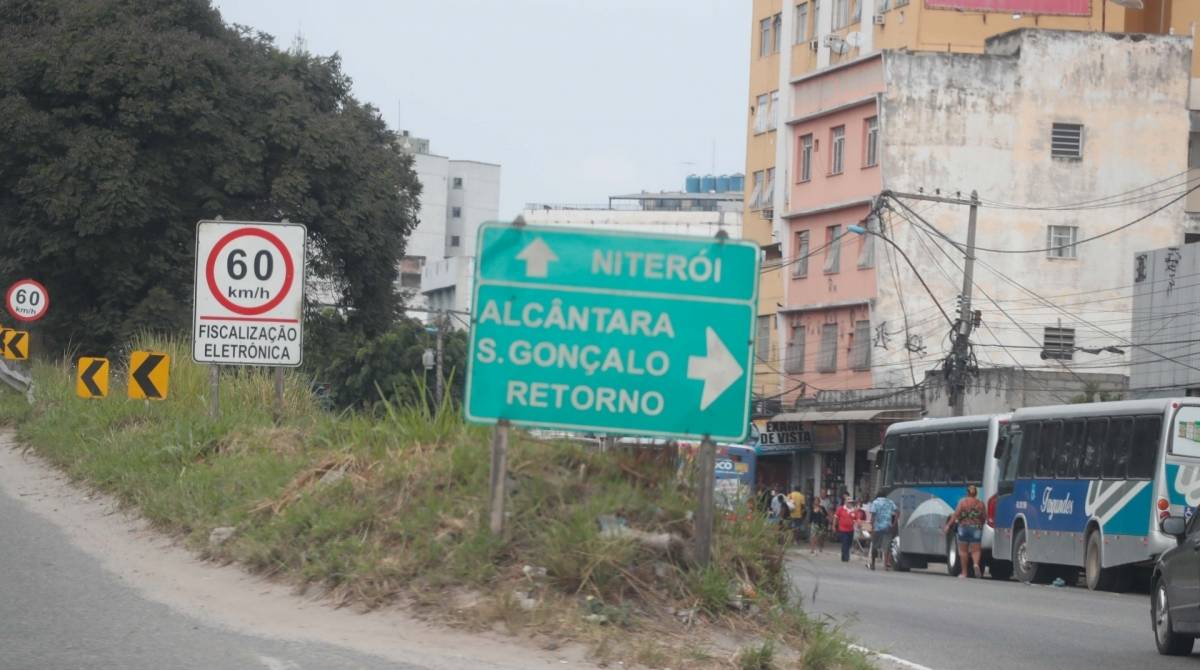 15/07/2019, Sao Goncalo, Estado dos Radares e placas nas RJ 104 e RJ 106, na foto RJ 104 bairro Marambaia, foto de Gilvan de Souza / Agencia O Dia