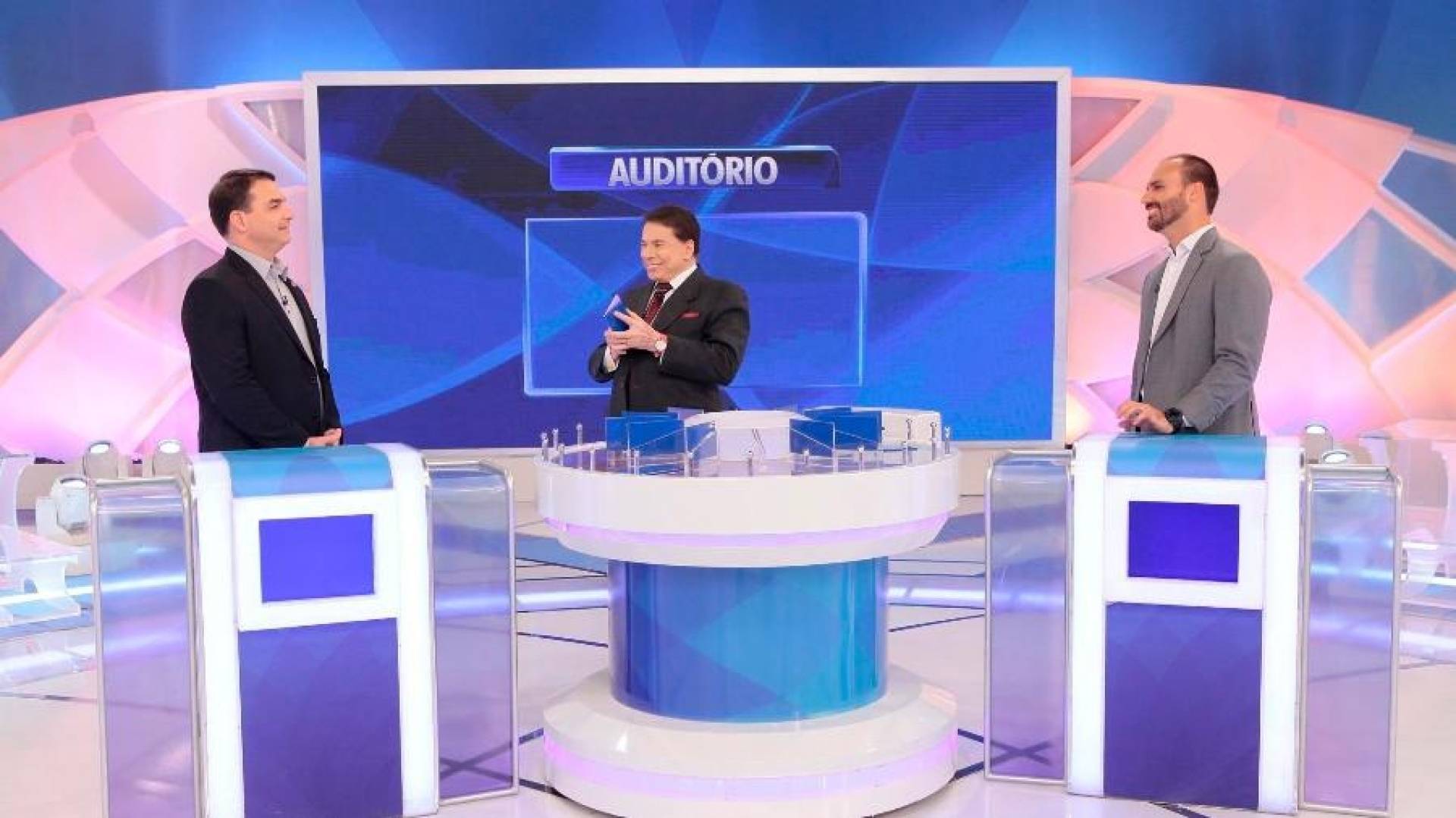 Silvio Santos com Fl&aacute;vio e Eduardo Bolsonaro