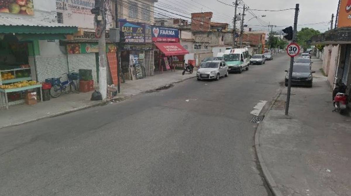 Tiroteio aconteceu na esquina da Rua Divisória com a Rua Mariana, em Bento Ribeiro, Zona Norte do Rio - Reprodução/ Google Street View