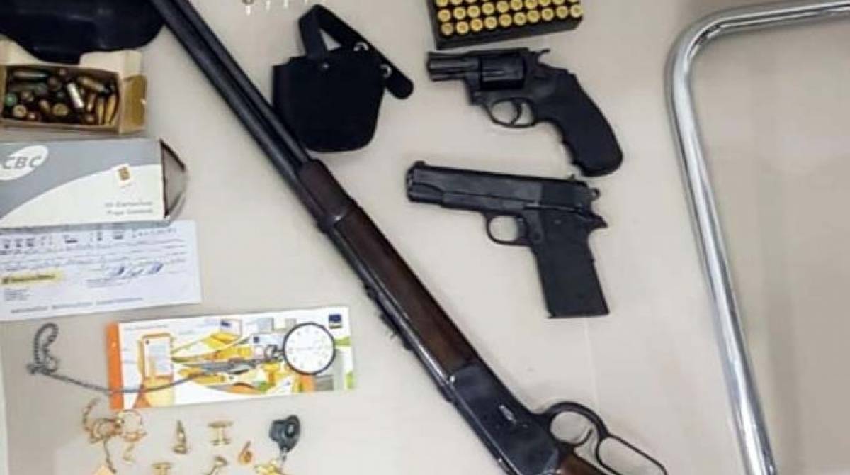 Material encontrado com Manuel Henrique da Silva Júnior - Divulgação / Polícia Civil