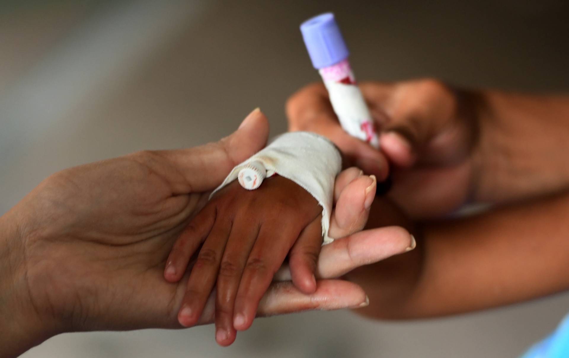 Vacina contra cepa do ebola na África pode demorar até nove meses