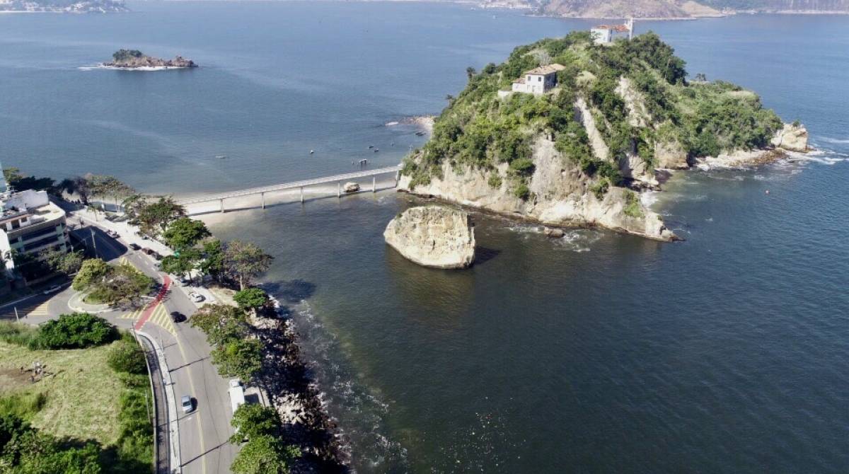 Ilha se conecta ao continente por ponte de concreto. Nela fica a capela de Nossa Senhora da Boa Viagem - divulgação