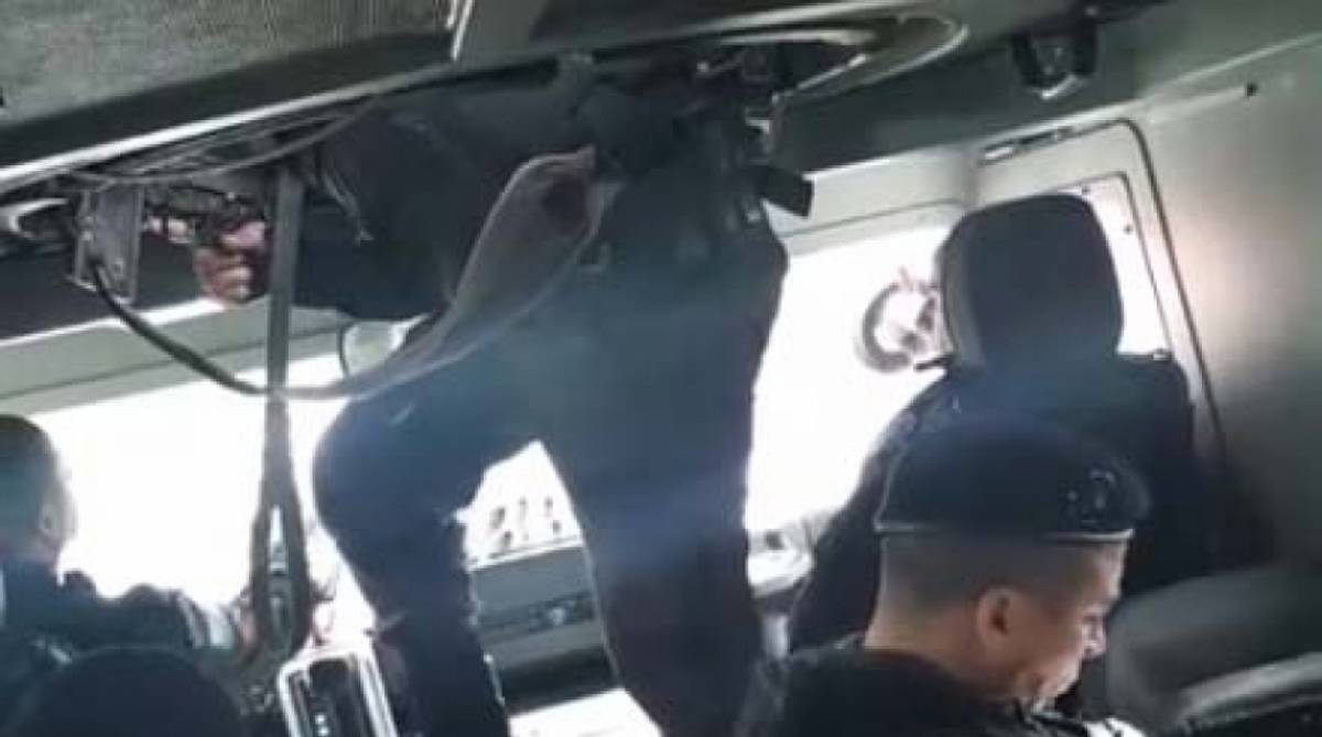 Transmiss&atilde;o come&ccedil;ou dentro de um blindado