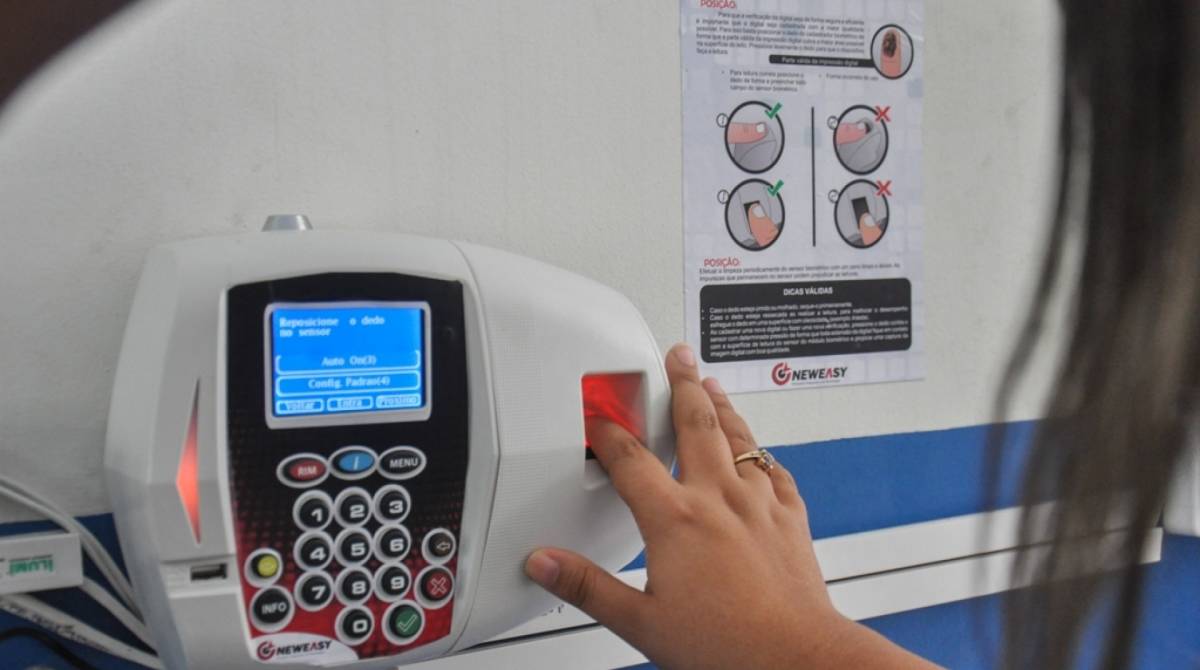 A prefeitura de Campos estendeu o prazo para o cadastramento dos servidores para utilização do ponto biométrico obrigatório - Rodrigo Silveira/Divulgação prefeitura de Campos