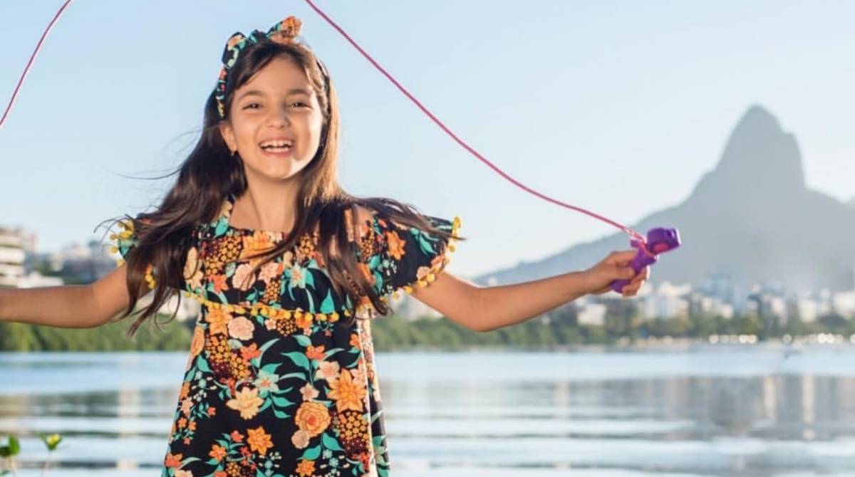 Isabela, 9 anos, filha de Cláudia Romero, criadora do canal youtube.com/comcria - Taís Peyneau/Diversão sem mexer no bolso