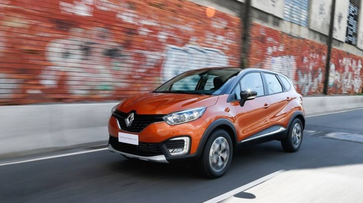 Renault Captur 2.0 continua aparecendo no site da fabricante francesa mesmo sem fazer parte da linha 2020