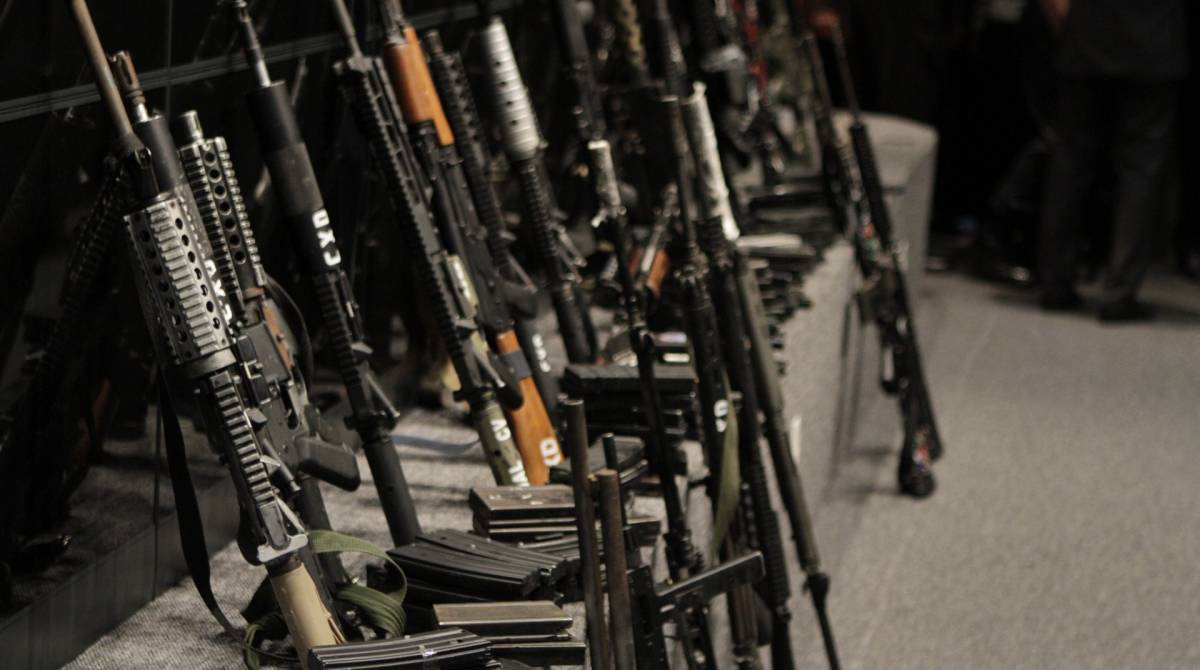 Rio,18/07/2019 -CICC- EST&Atilde;.CIO- Apreensao de armas no Complexo da Mar&Atilde;&copy; . Na foto,armas apreendidas .Foto: Cl&Atilde;&copy;ber Mendes/Ag&Atilde;&ordf;ncia O Dia