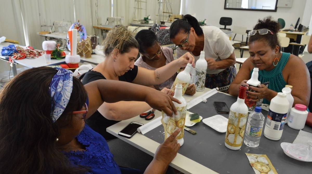 Cursos oferecidos no CEU, em Queimados