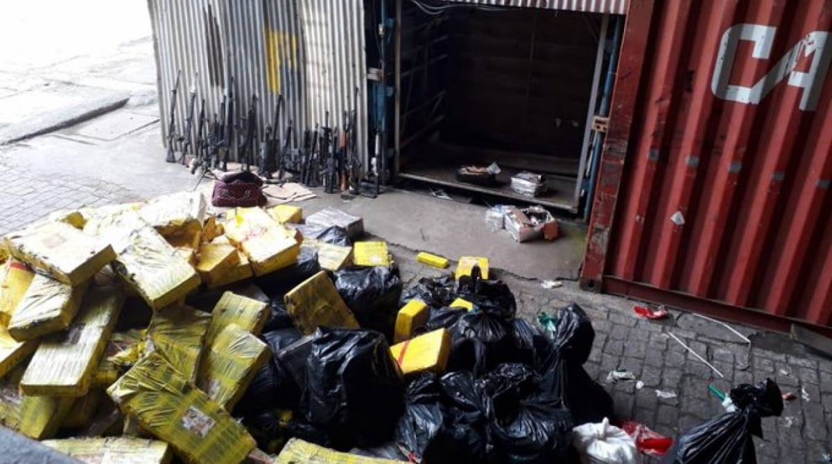 No paiol descoberto pela PM, foram encontrados armas, drogas e granadas