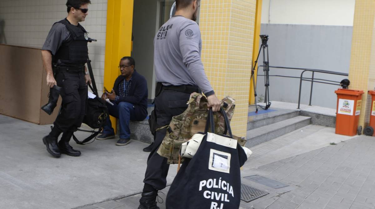 Rio de Janeiro - RJ  - 18/07/2019 - Prisao de milicianos - A policia civil esta em opera&ccedil;ao na manha de hoje para prender milicianis em Queimados, na Baixada Fluminense  - foto: Reginaldo Pimenta / Agencia O Dia