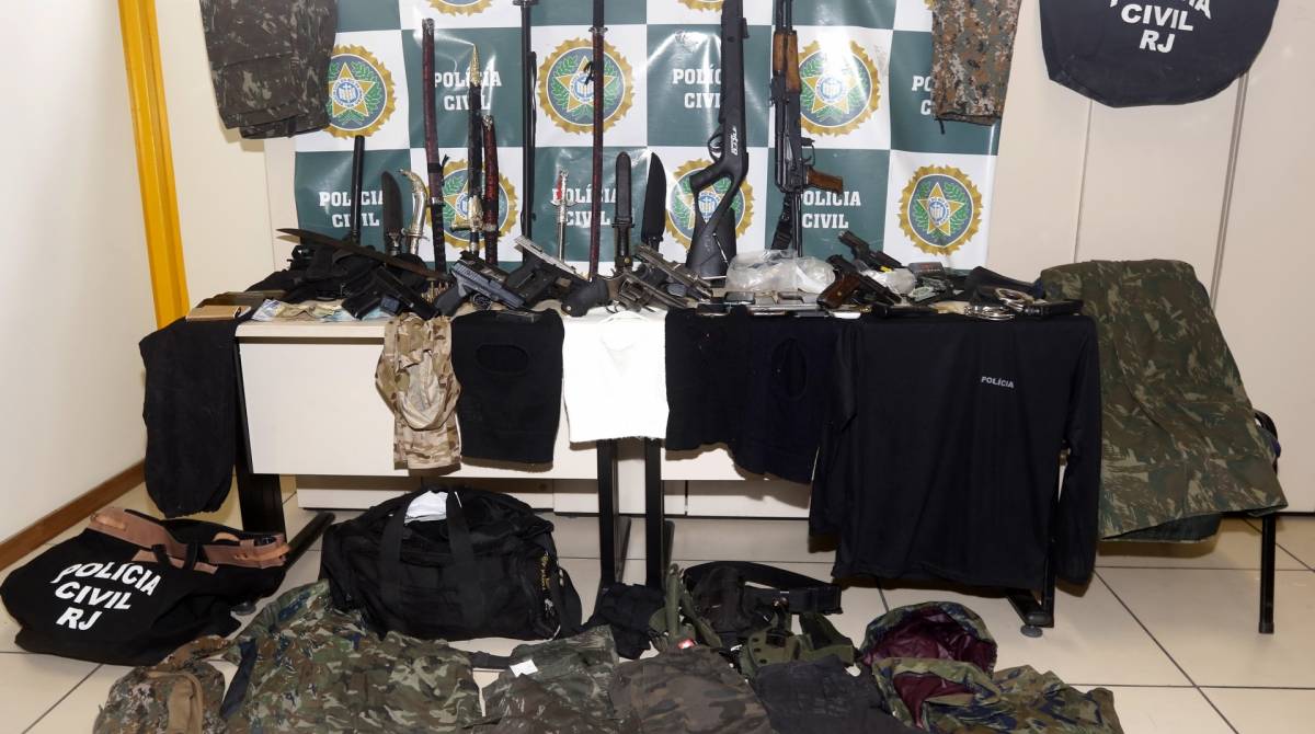 Rio de Janeiro - RJ  - 18/07/2019 - Prisao de milicianos - A policia civil esta em opera&ccedil;ao na manha de hoje para prender milicianis em Queimados, na Baixada Fluminense - na foto, material apreendido pela policia - foto: Reginaldo Pimenta / Agencia O Dia