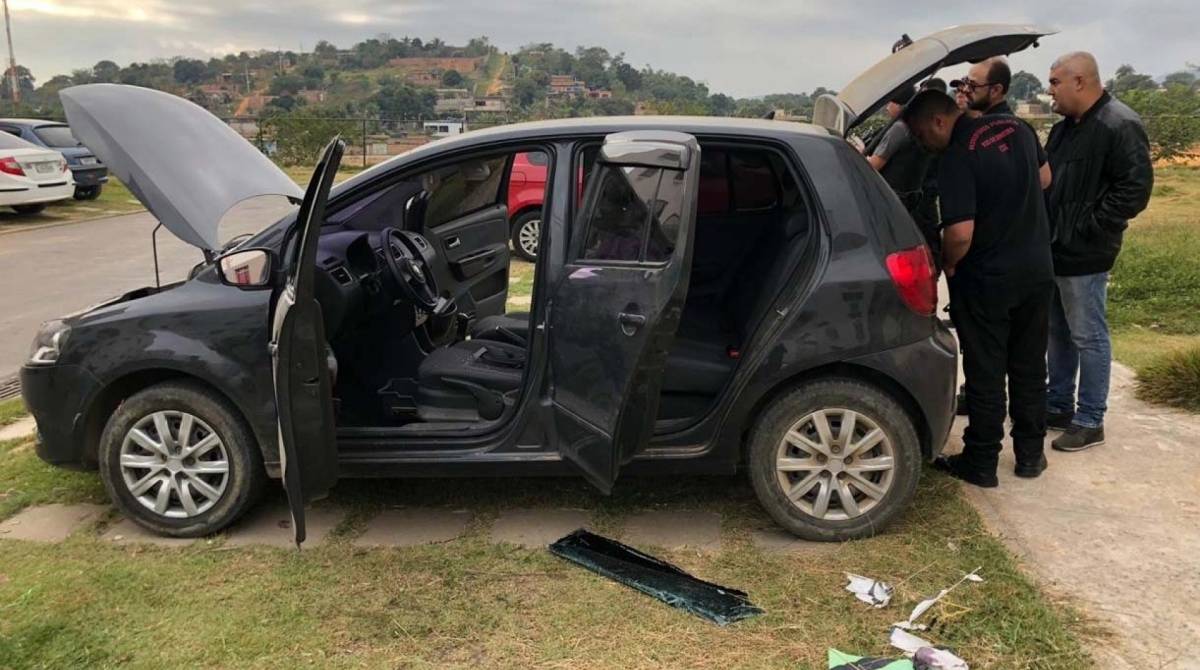Faca com marca de sangue foi achada no porta-malas de um carro do grupo