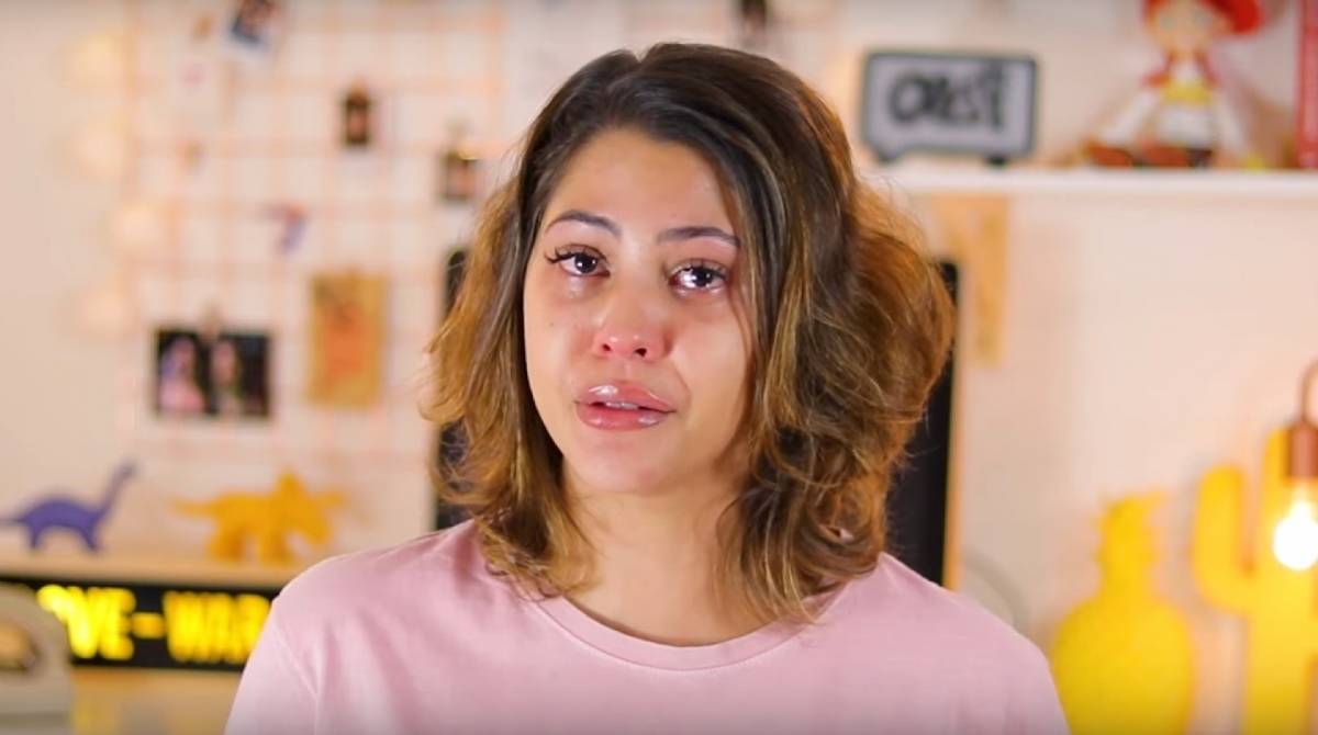 Youtuber Dora Figueiredo relata relacionamento abusivo e chora |  Celebridades | O Dia