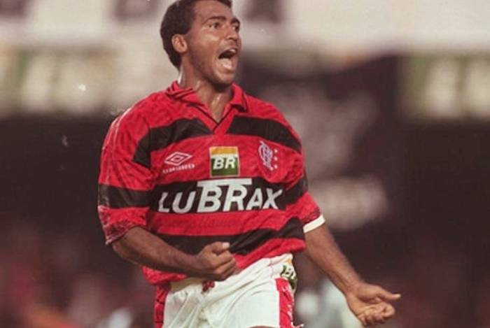 Romário relembrou o lance emblemático com a camisa do Flamengo