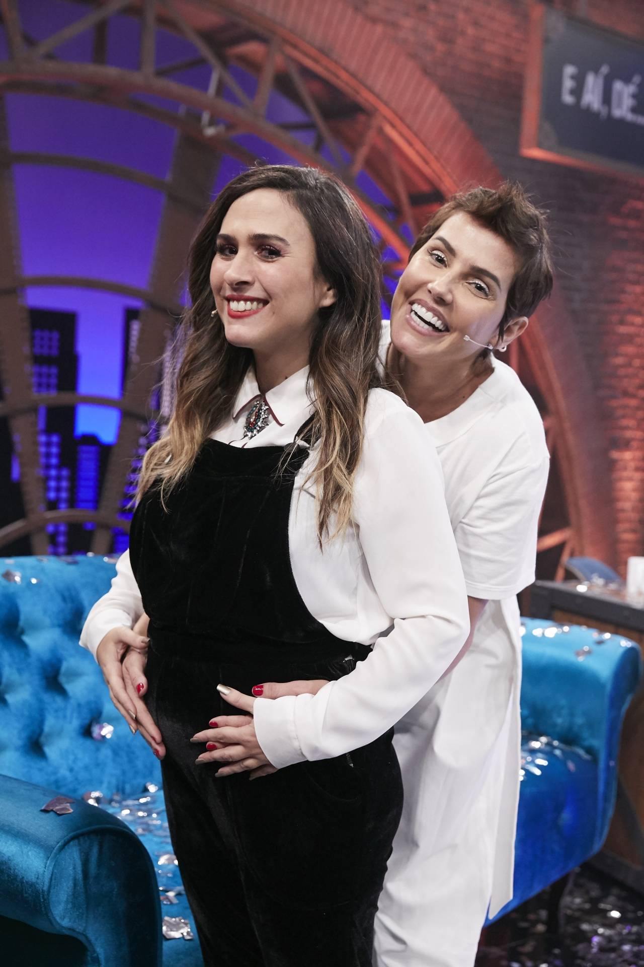 Tatá Werneck recebe Deborah Secco no 'Lady Night' -  Juliana Coutinho / Divulgação Multishow