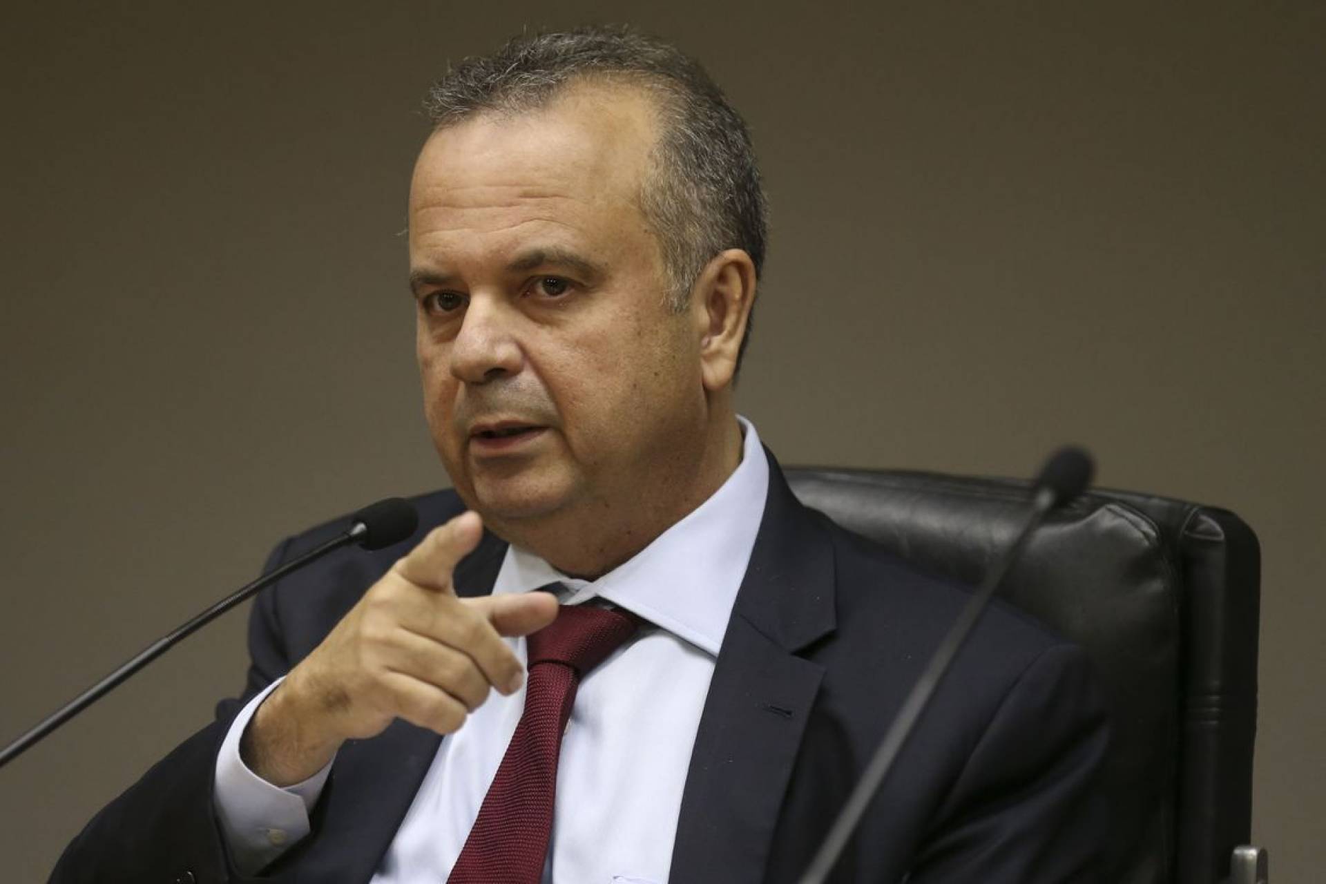 Rog&eacute;rio Marinho recebe alta de hospital ap&oacute;s cirurgia para instala&ccedil;&atilde;o de stent