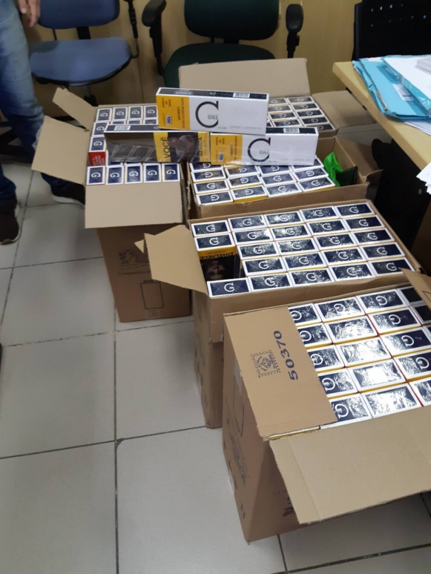 Grupo coagia e ameaçava comerciantes locais para que não vendessem marcas diferentes das fornecidas
