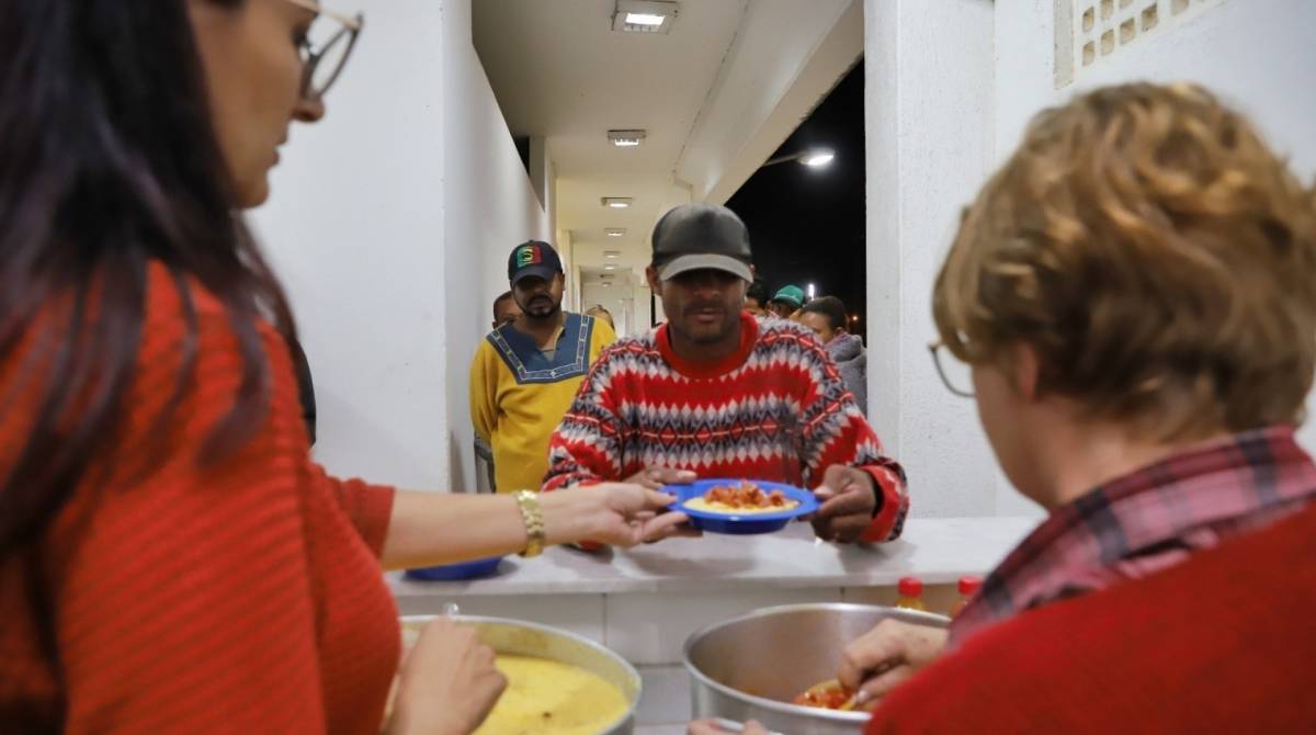 População de rua de Campos pode passar uma noite aquecida e segura no Abrigo Noturno de Inverno, montado pela prefeitura para proteger as pessoas do frio da estação - Divulgação prefeitura de Campos