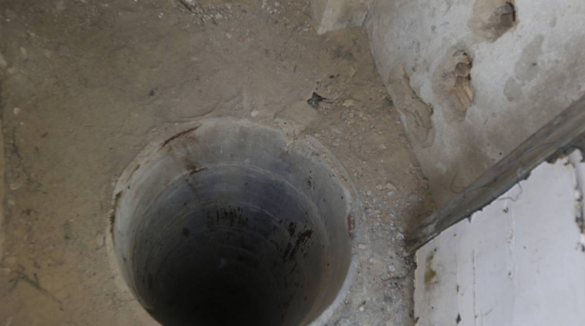 Rio de Janeiro - RJ  - 19/07/2019 - cemiterio clandestino- policiais civis, da DHBF, localizaram um cemiterio clandestino utilizado por milicianos, entre Queimados e Engenheiro Pedreira, na baixada fluminense  - na foto, local omde os corpos foram jogados - foto: Reginaldo Pimenta / Agencia O Dia