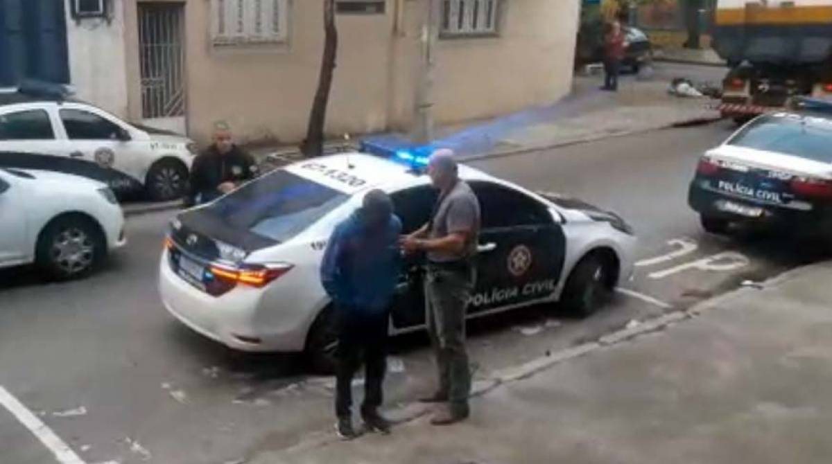 A primeira denúncia contra o professor foi feita em maio