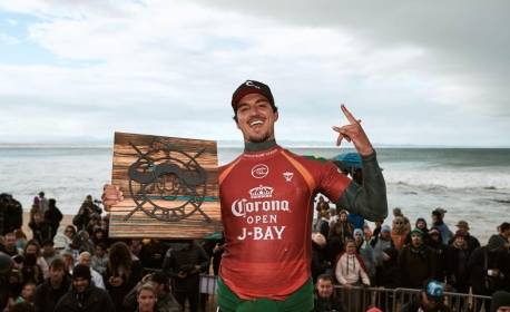 Medina conta que não irá à etapa do circuito mundial de surfe por não ter se vacinado