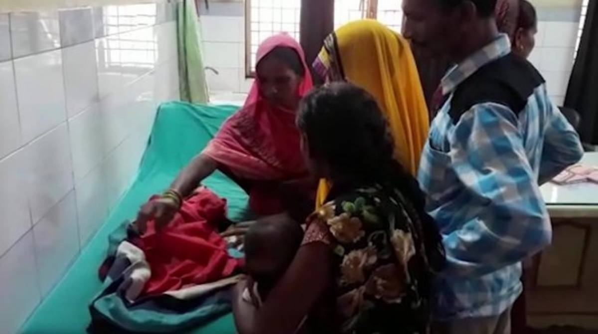 Bebê nasceu com três cabeças