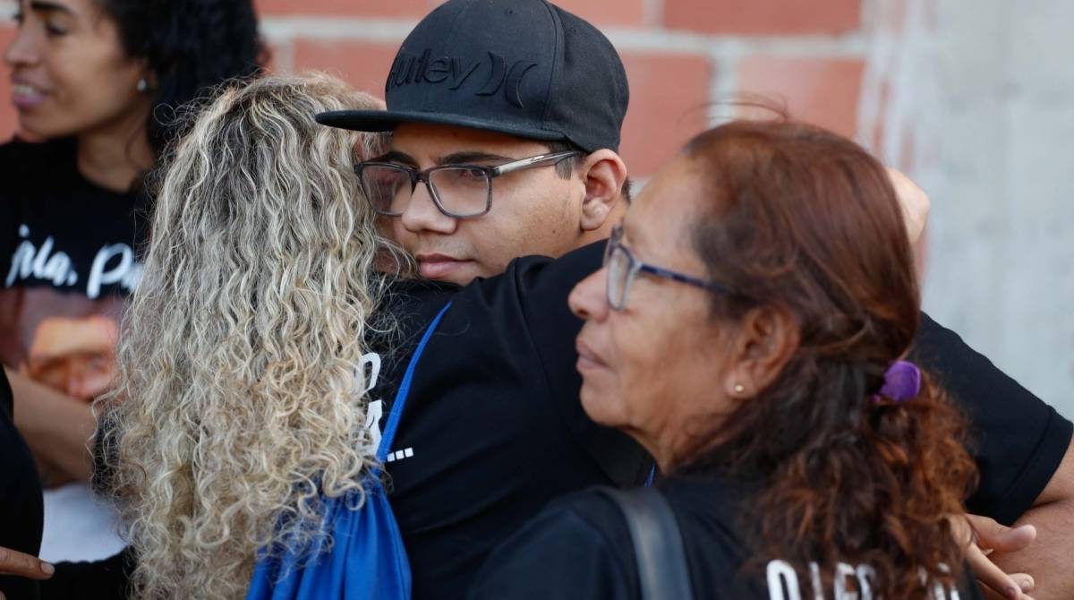 Sao Goncalo, 21/07/2019, Protesto da familia do pastor Anderson Do Carmo esposo da deputada Flordeliz em S&atilde;o Gon&ccedil;alo , na foto filho do pastor Daniel Santos com a mae do pastor Maria Edna Virginio de Oliveira, Foto de Gilvan de Souza / Agencia O Dia