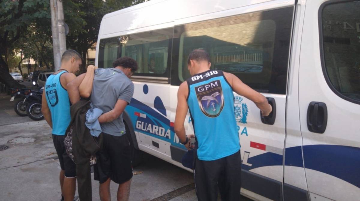 Guarda municipal prende homem por recepta&ccedil;&atilde;o de celular na praia de Ipanema - Divulga&ccedil;&atilde;o