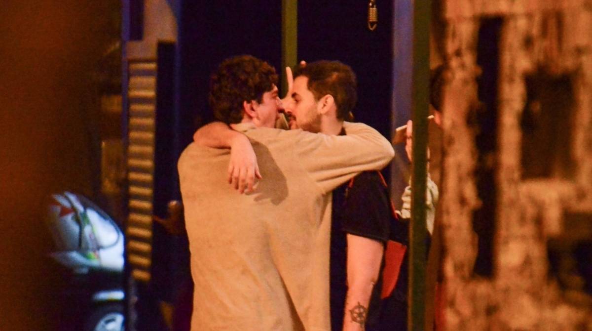 AGN_1662030 - ** DIREITOS: SOMENTE BRASIL ** Rio de Janeiro, BRASIL  -  *EXCLUSIVO*  - Johnny Massaro troca car&iacute;cias com desconhecido em bar no Rio de Janeiro.  Pictured: Johnny Massaro  AgNews 21 JULHO 2019   BYLINE MUST READ: Pablo Luquez / AgNews  Xico Silva telefone: (21) 98240-2501 email: agnews.fotografia@gmail.com       Caption - Pablo Luquez / AgNews