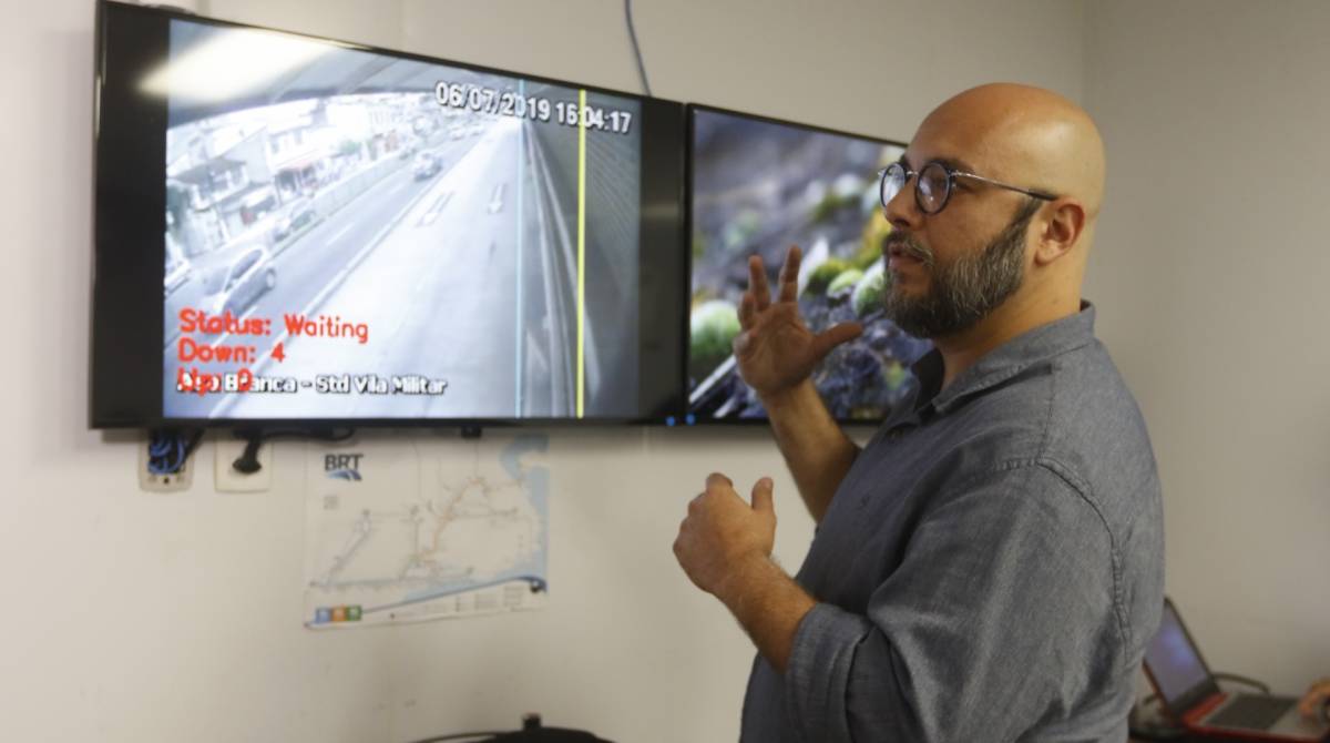 O diretor de Opera&ccedil;&otilde;es BRT, Andre Ormond, explica o novo sistema de fiscaliza&ccedil;&atilde;o - Reginaldo Pimenta / Ag&ecirc;ncia O Dia
