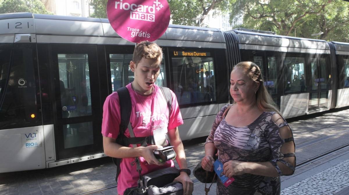 Rio, 22/07/2019 Troca dos cartoes rio Card, Cinelandia. Na foto Margarete Furtado- . Foto: Ricardo Cassiano/Agencia O Dia