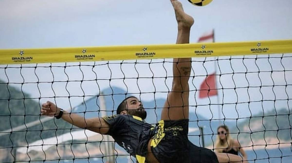 Magno César Pereira, professor da Fundação Municipal de Esportes de Campos, vai ministrar uma clínica de futevôlei para cerca de 100 alunos de uma academia de Houston, nos EUA - Divulgação prefeitura de Campos