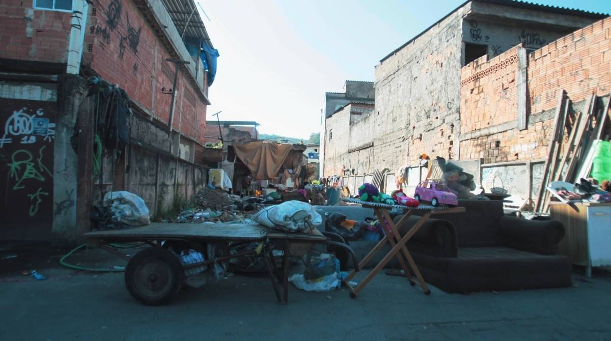 Usuários de Crack em Madureira. Na foto,Local de consumo de crack na Avenida Edigard Romero.