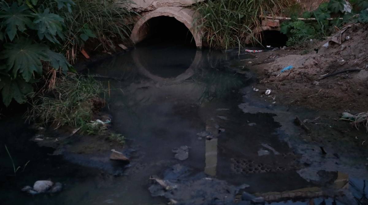 S&atilde;o Jo&atilde;o de Meriti, 23/07/2019, Falta de Esgoto tratado no bairro Grande Rio, na foto do esgoto, foto de Gilvan de Souza / Agencia O Dia