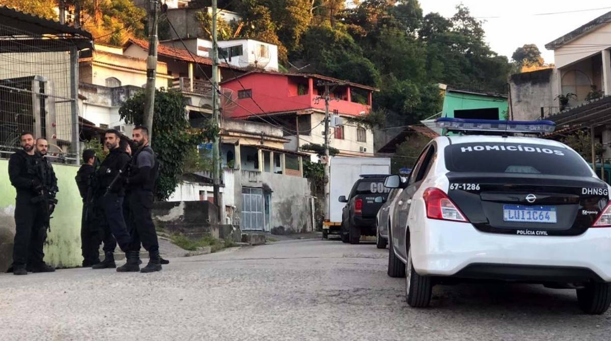 Mandados estão sendo cumpridos na comunidade Nova Grécia