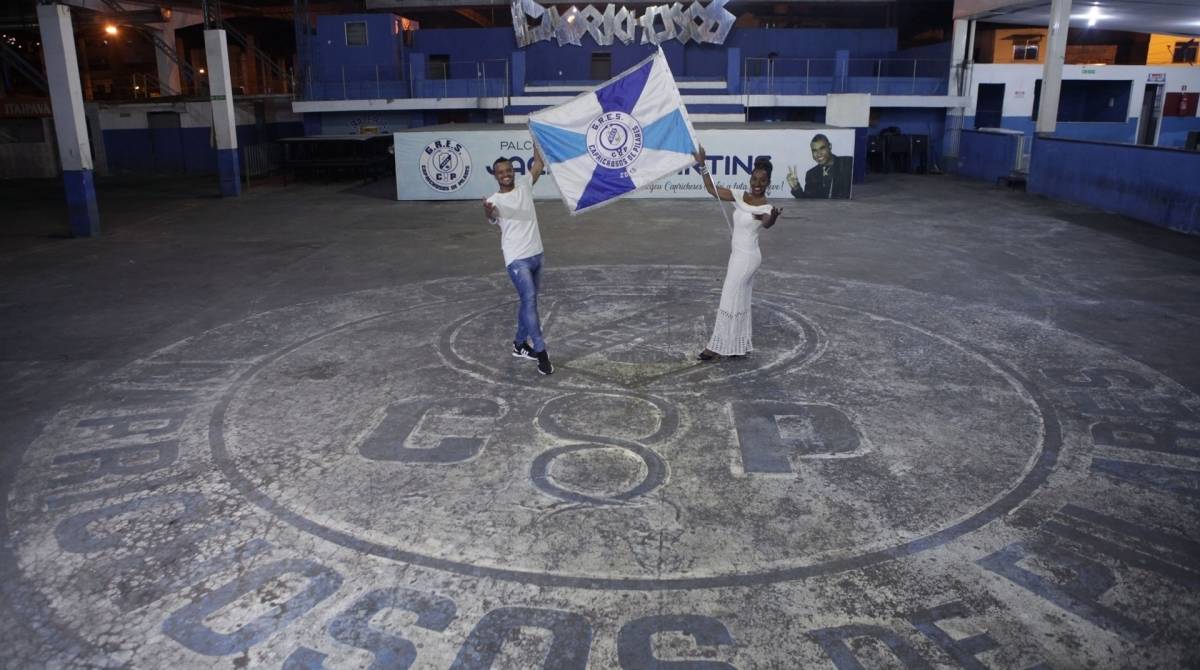Em 2020, a Azul e Branco vai reeditar o enredo de 1979, \'Uru&ccedil;umirim, para&iacute;so tupinamb&aacute;. Na foto, o casal de mestre-sala e porta-bandeira, Maura Leal e Paulo Barbosa