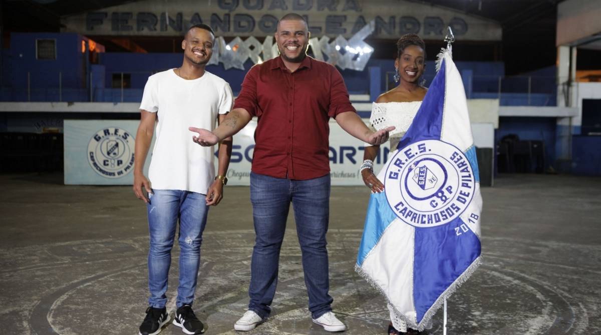 Rio, 23/07/2019 Escola de samba Caprichosos de Pilares. Primeiro casal de Mestre sala e porta bandeira,  Maura Luisa Leal e Paulo Barbosa com Henrique Bianchi, diretor de carnaval.  Foto: Ricardo Cassiano/Agencia O Dia