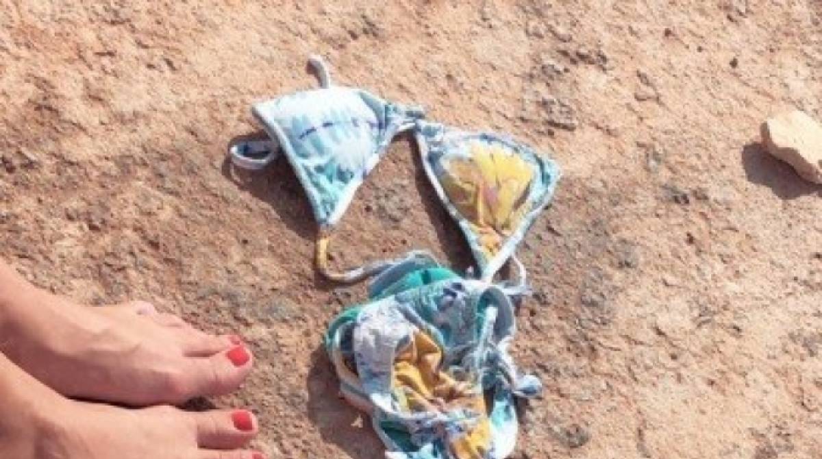 Luana Piovani na praia de Ibiza