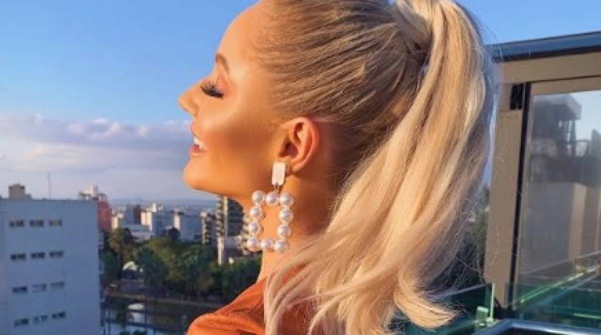 Natana de Leon comemorou seu aniversário de 26 anos junto de seu noivo Sérgio Possebon - Divulgação