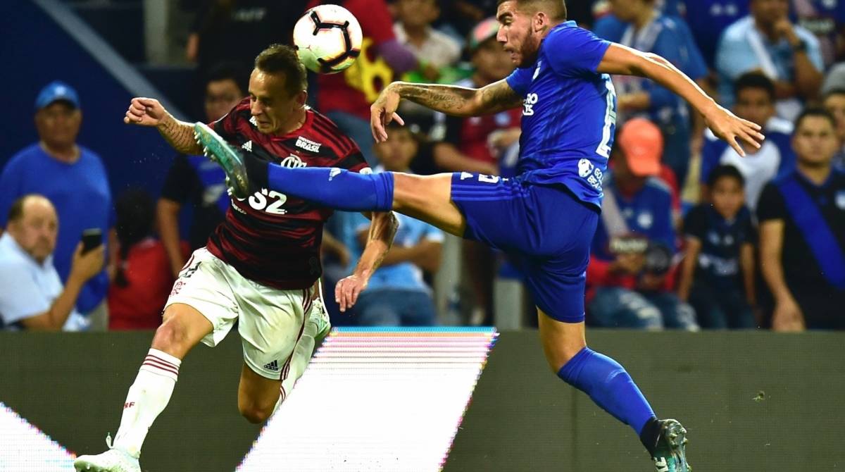 Brazil's Flamengo Rafinha (L) vies for the ball with Ecuador