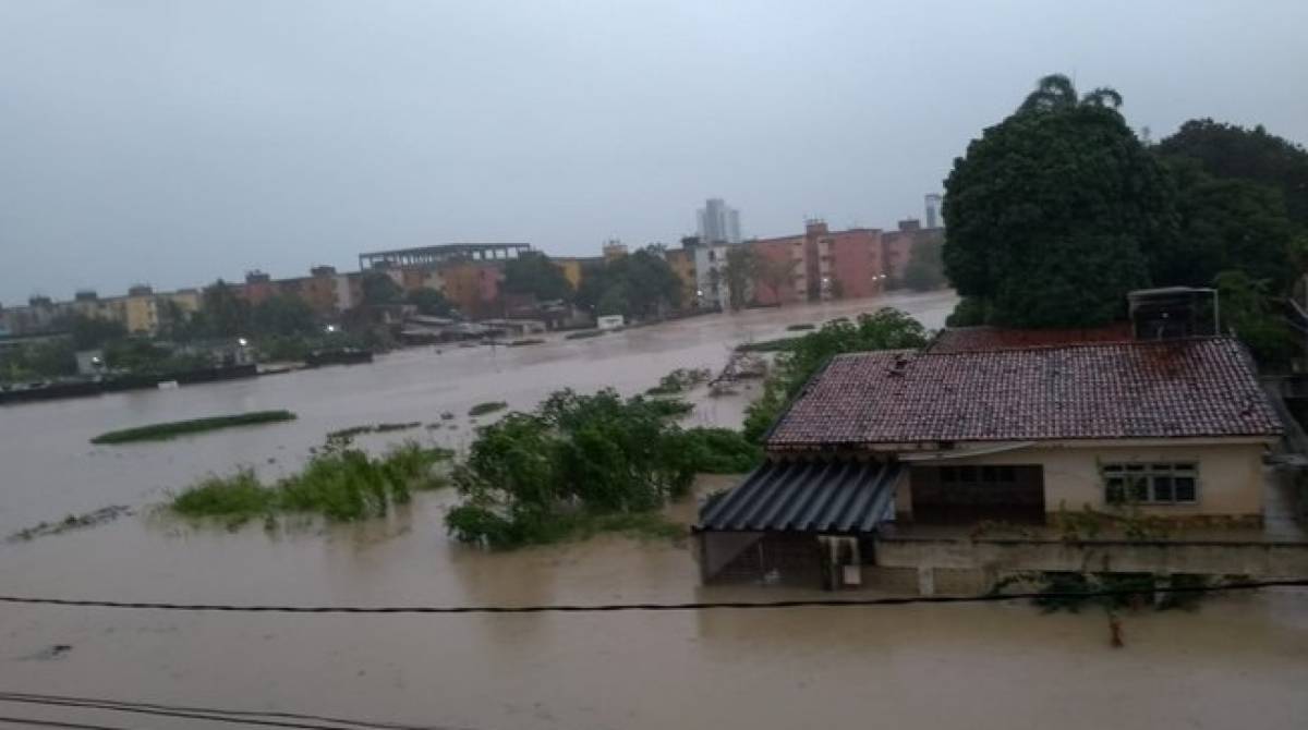 Chuva causou estragos na Grande Recife - Reprodu&ccedil;&atilde;o